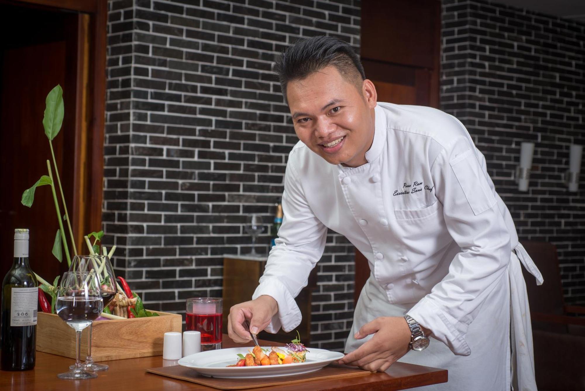 The Privilege Floor By Lotus Blanc Siem Reap Exterior foto
